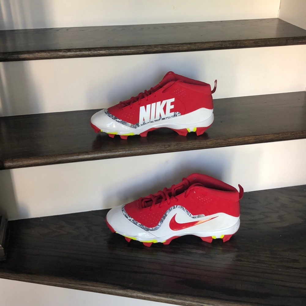 Soccer man shoes , size USA 13 Uk12 Eur 47.5 cm 31
